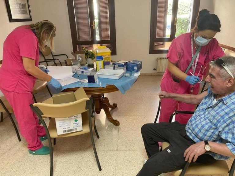 Las residencias valencianas registran 2 fallecimientos y 135 positivos en la semana del 20 de diciembre