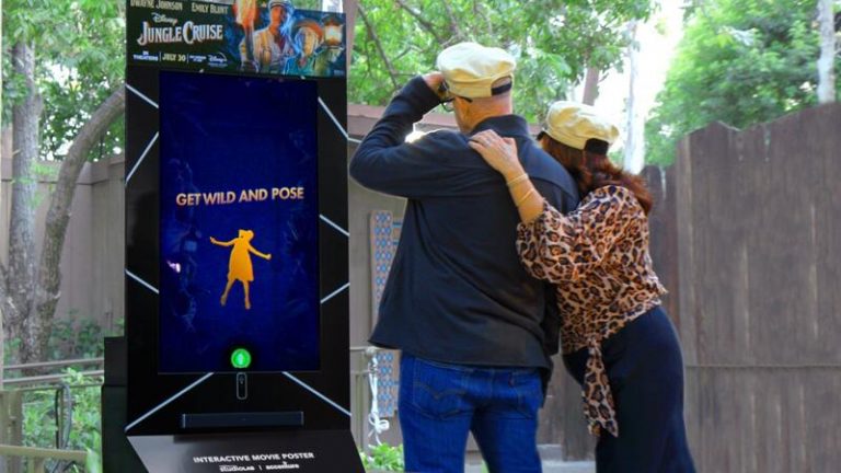 Accenture muestra en el CES sus carteles interactivos de películas Disney desarrollados junto a StudioLAB