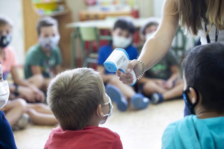 Valencia pide a Sanidad una actualización del protocolo de gestión de casos en las aulas antes del lunes