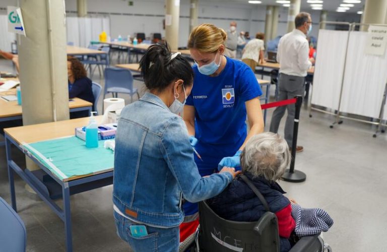 El 82,1% de los andaluces ya tiene la pauta completa