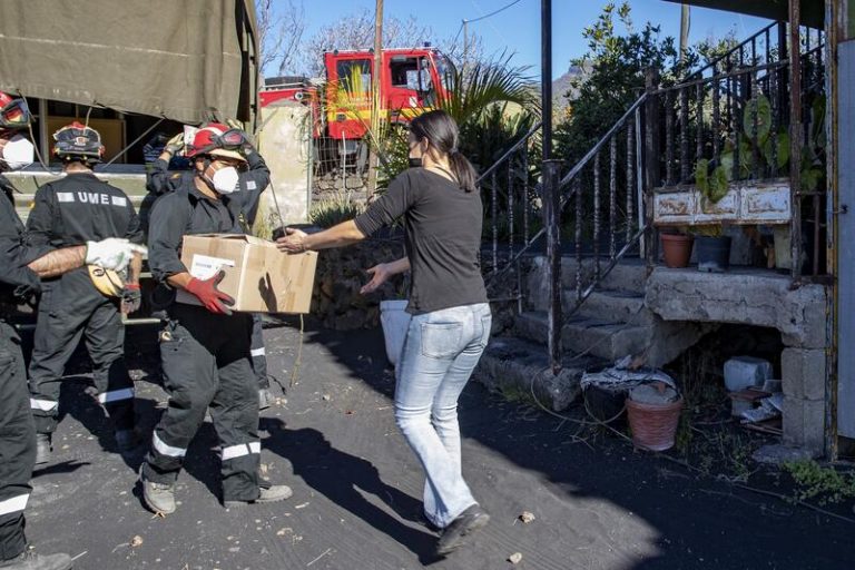 El Pevolca estudia adelantar al próximo viernes la vuelta de más vecinos a sus casas