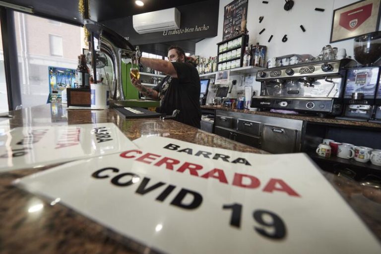 El crecimiento de la actividad privada de España se frenó a mínimos desde abril por ómicron, según PMI