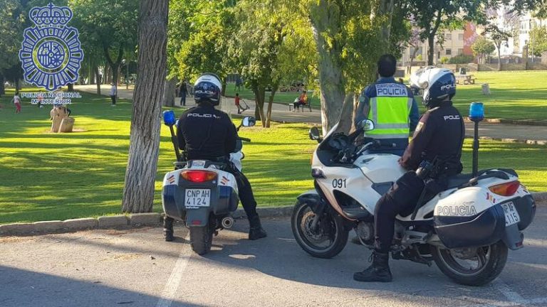A prisión por «exhibición obscena» ante menores de edad en parques públicos de Dos Hermanas