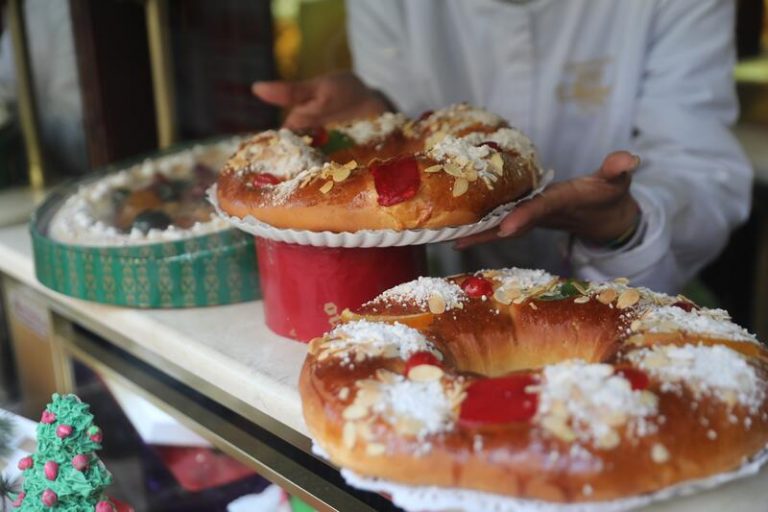 Las cerca de 600 pastelerías artesanas madrileñas estiman vender 2,5 millones de unidades del roscón de Reyes
