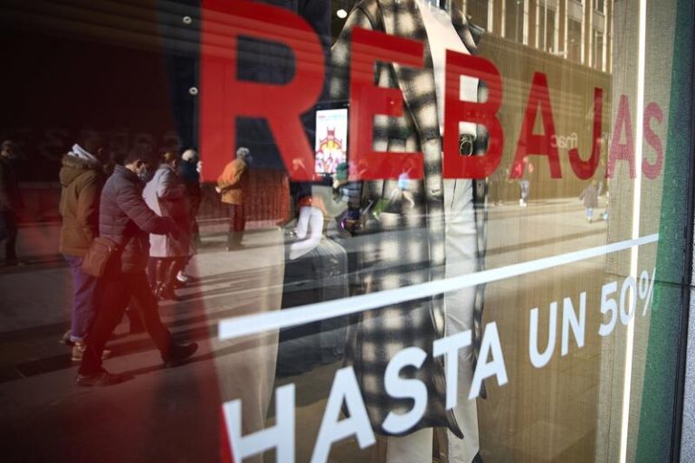 Los comerciantes andaluces se muestran «pesimistas» ante el inicio de la campaña de rebajas