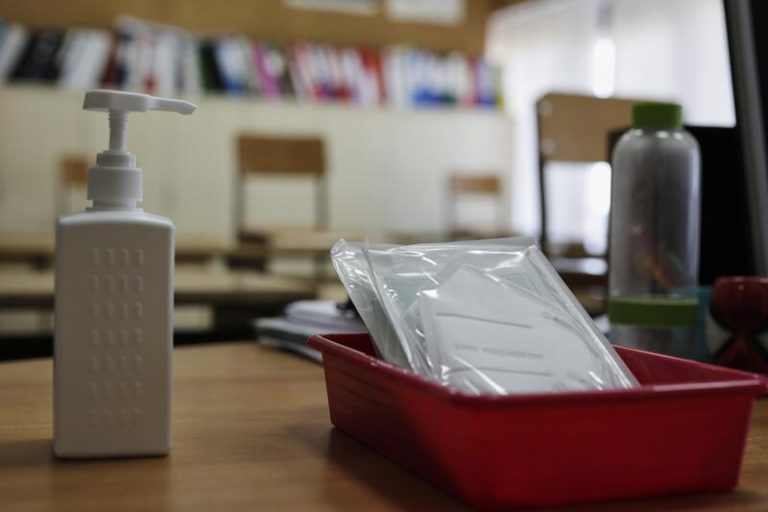 Andalucía «garantiza la cobertura ágil» de las bajas docentes e incorpora 400 profesionales a las aulas