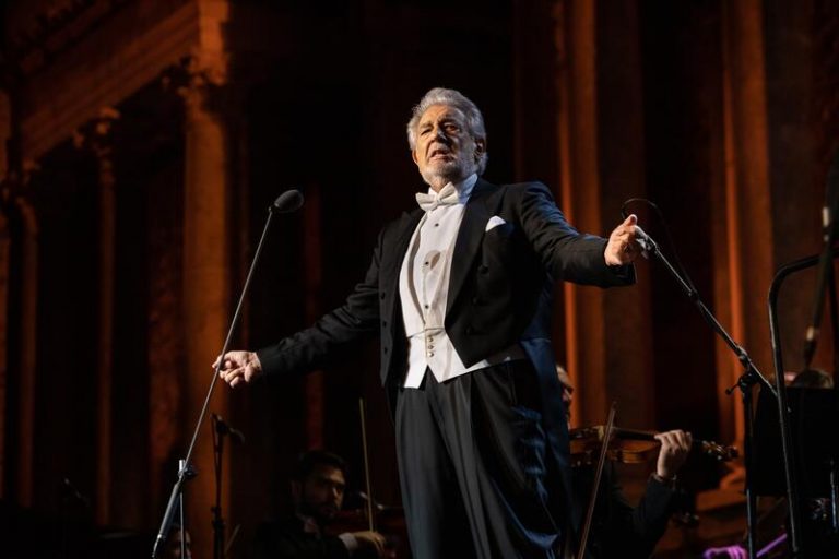 Plácido Domingo regresa el 8 de enero a los escenarios españoles en la Gran Gala Solidaria de Zarzuela por Cáritas