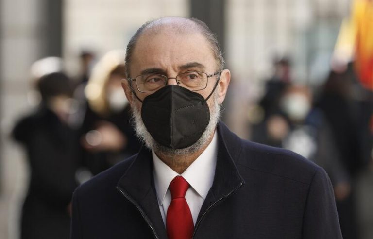 Lambán insiste en que Garzón debería dimitir por respeto a si mismo.