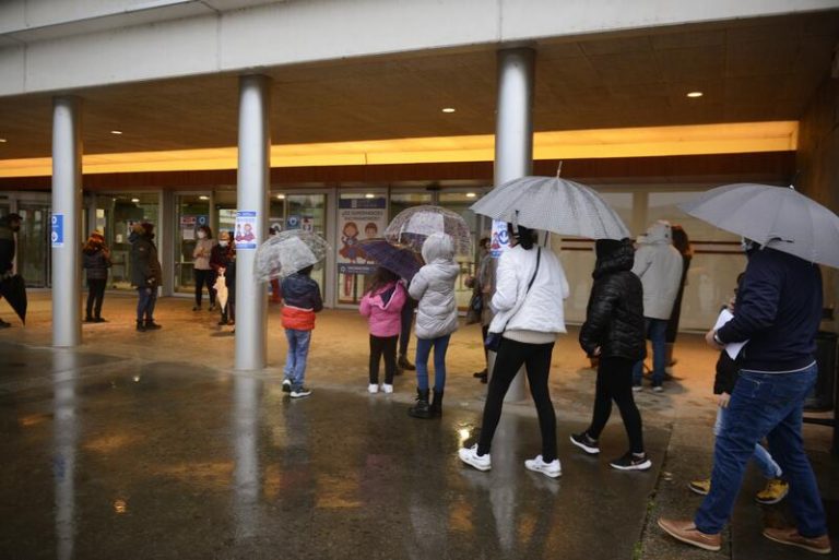 Casos activos en Galicia superan los 62.000 e ingresados suben hasta 409