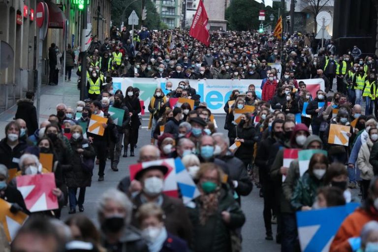 Alrededor de 200 manifestaciones piden en Euskadi y Navarra el fin de la «política de excepción» para los presos de ETA