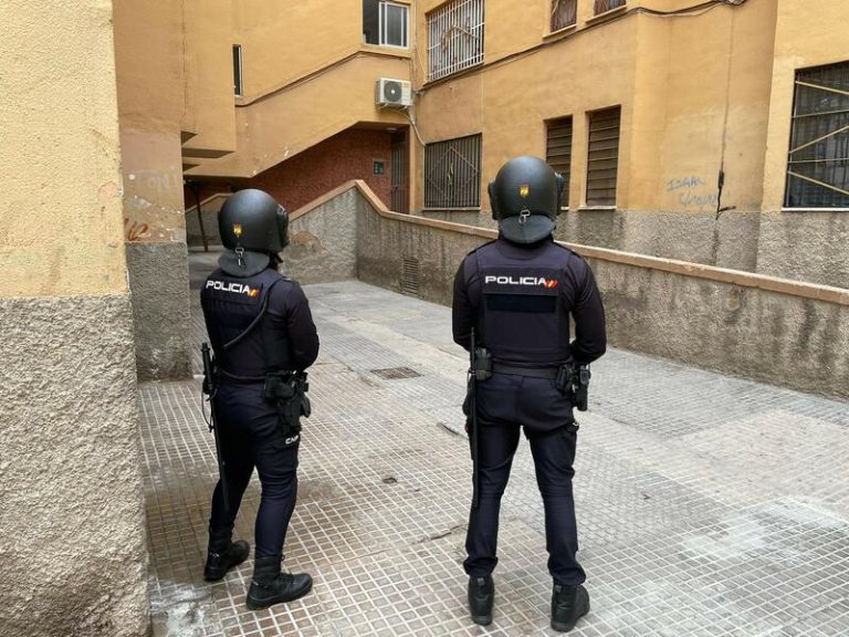 Desmantelan un ‘narcopiso’ en el barrio de los Palmerales de Elche al que acudían menores