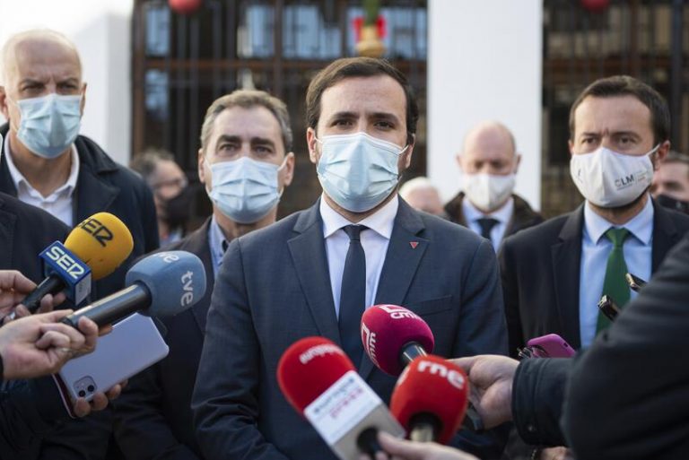 Garzón da «por hecho» que acabara la legislatura como ministro de Consumo