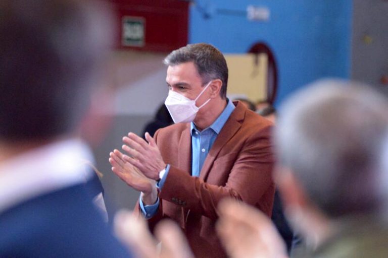 Sánchez reclama al PP que «por una vez» abandone la oposición «destructiva» y «vote sí» a la reforma laboral