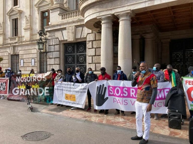 La madre de la víctima de insultos racistas en Valencia: «No voy a permitir que insulten a mi hija por su color de piel»