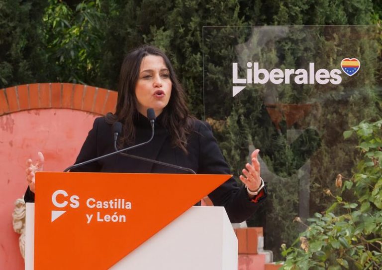 Arrimadas avisa a Mañueco: «Ni Madrid es Castilla y León, ni tú eres Ayuso»