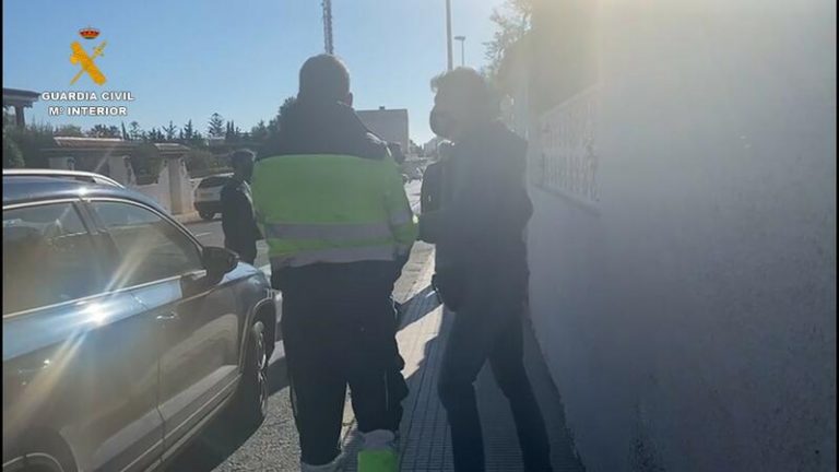 Detenido por extorsionar a una chica en una web de citas con fotos íntimas