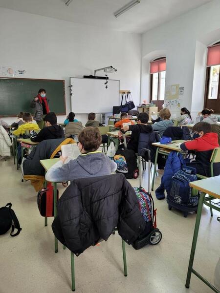 El trimestre comienza «con normalidad» en las aulas extremeñas