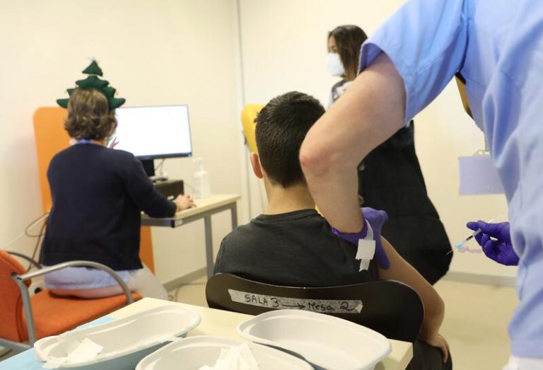 España roza las 12 millones de terceras dosis de la vacuna contra la COVID-19