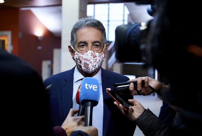 Revilla ve «preocupante» el apoyo de los negacionistas a Djokovic