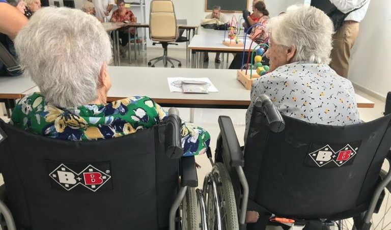 Andalucía registra 1.266 usuarios y 1.174 trabajadores de residencias de mayores con positivos Covid