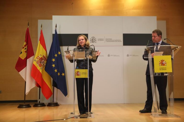 Calviño respalda la «claridad» de Sánchez y Planas en la controversia «artificial» con Garzón