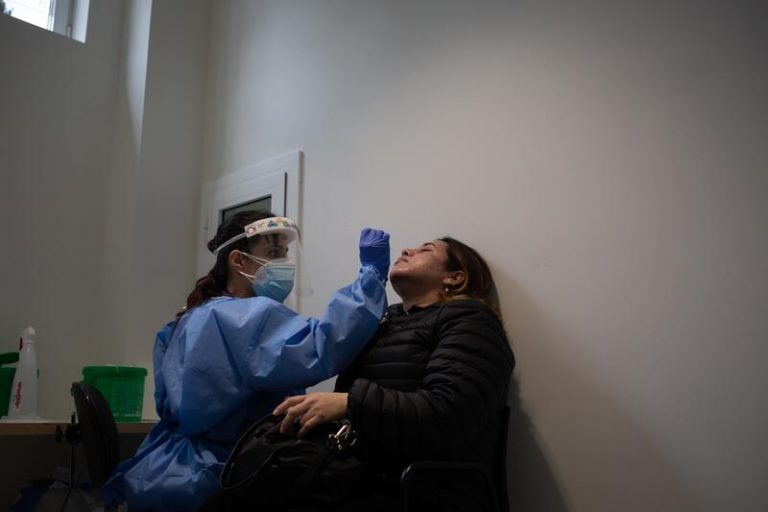 Cataluña notifica 38.785 casos y 35 muertes en las últimas 24 horas