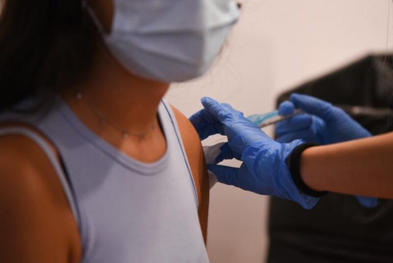 La vacunación de refuerzo avanza en la Comunidad Valenciana con casi 2 millones de dosis