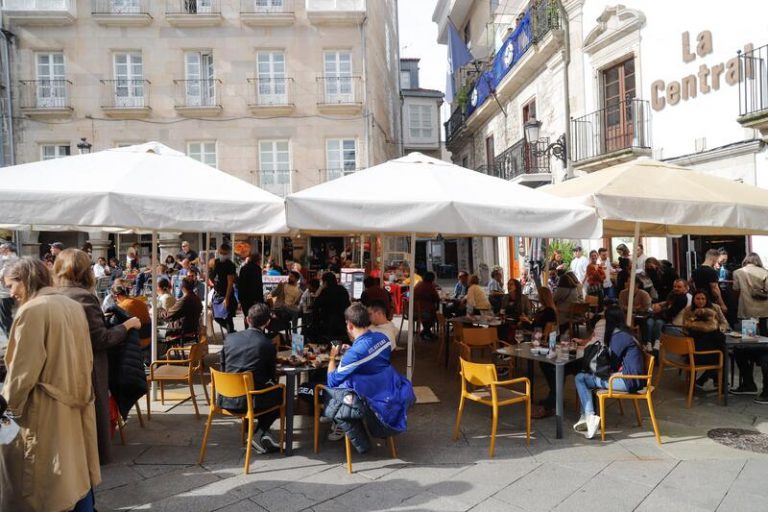 Caen los contagios en Galicia a menos de 5.000
