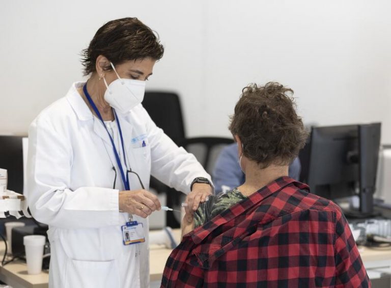 Casi el 44% de los menores de 12 años ha recibido la primera dosis de la vacuna contra la COVID-19