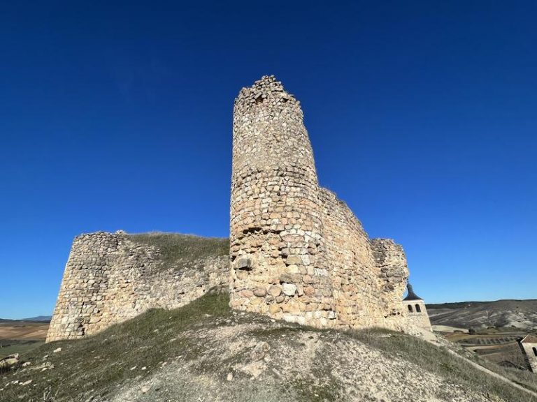 Se vende un castillo por 500.000 euros, reconocido como BIC, en Cogolludo (Guadalajara)