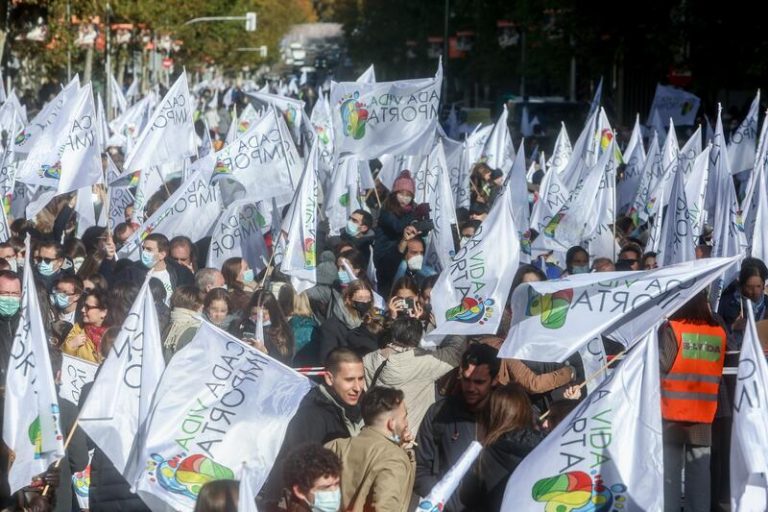 VOX pide que los sanitarios puedan ser objetores de conciencia en aborto y eutanasia sin inscribirse en un registro