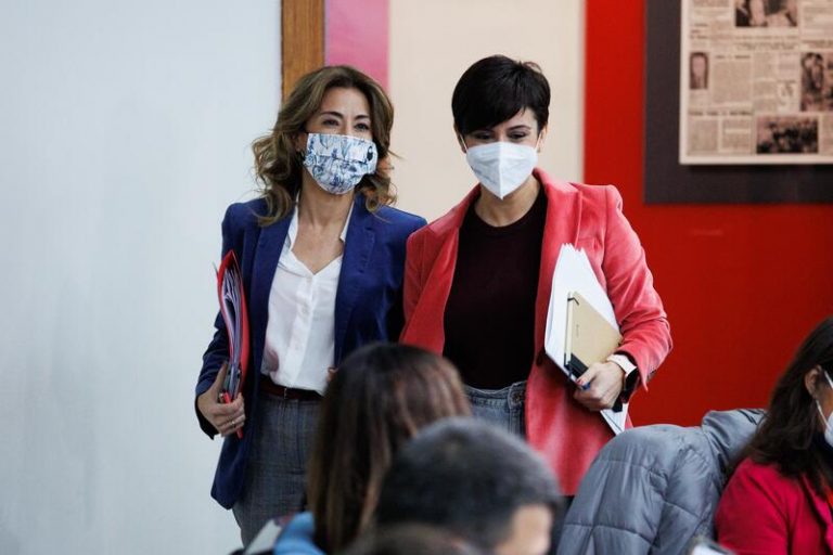 El Gobierno acusa a Casado de poner «zancadillas» al país al cuestionar el reparto de los fondos europeos