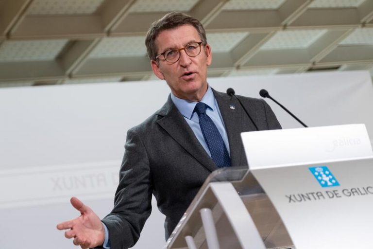 Feijóo ve una «enorme cacicada» la actuación del Gobierno con la fábrica de baterías