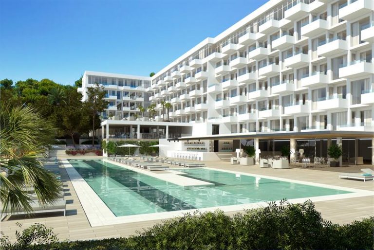 Iberostar anuncia que todos sus hoteles en España consumirán este 2022 electricidad de energías renovables