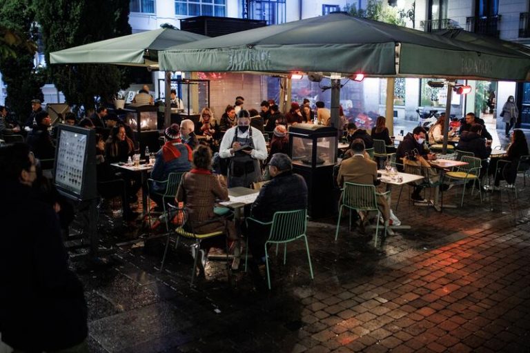 La facturación de los servicios se dispara en noviembre con la hostelería duplicando ventas