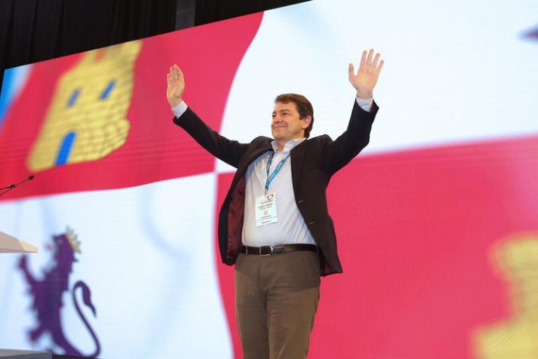 Mañueco critica al CIS tildándolo de «peculiaridad en la demoscopia nacional»