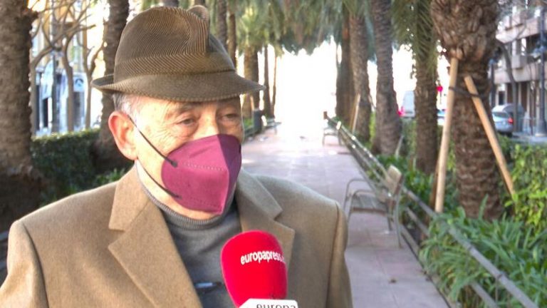 Carlos «casi llorando de emoción» porque el Gobierno urge a la banca a la inclusión de mayores