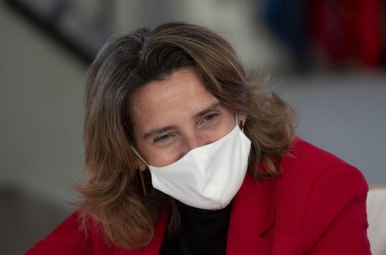 Ribera insiste en que «ni el gas ni la nuclear cumplen los criterios para ser considerados sostenibles»