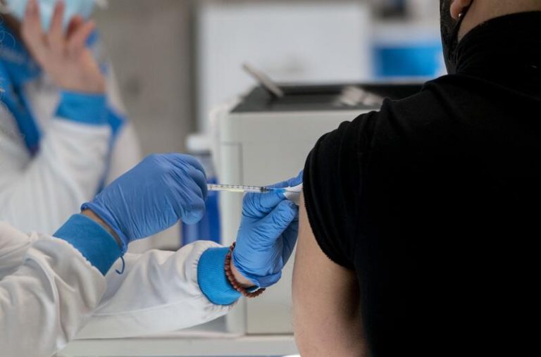 Más de 280.000 cántabros tienen ya la dosis de refuerzo