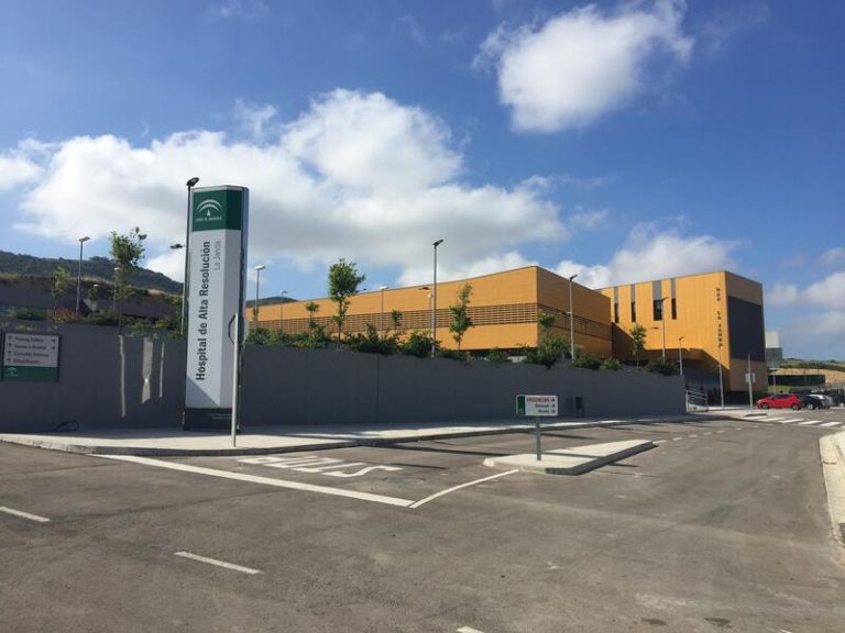Andalucía baja 37 hospitalizados hasta 2.131 y los pacientes en UCI disminuyen hasta 236