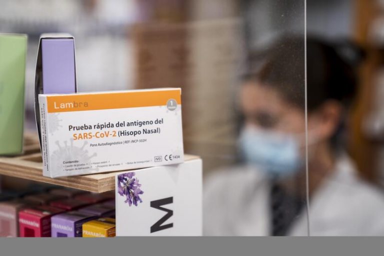 Andalucía contabiliza 35 fallecidos, 12.928 positivos y su incidencia sube hasta 1.441,34