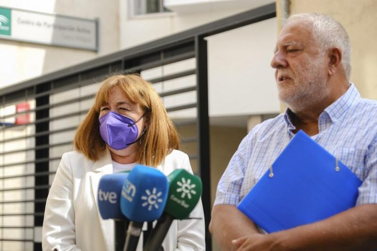 El PSOE-A reprocha a Moreno que la Junta se ha convertido en «obstáculo» para el acceso de los mayores a la sanidad pública