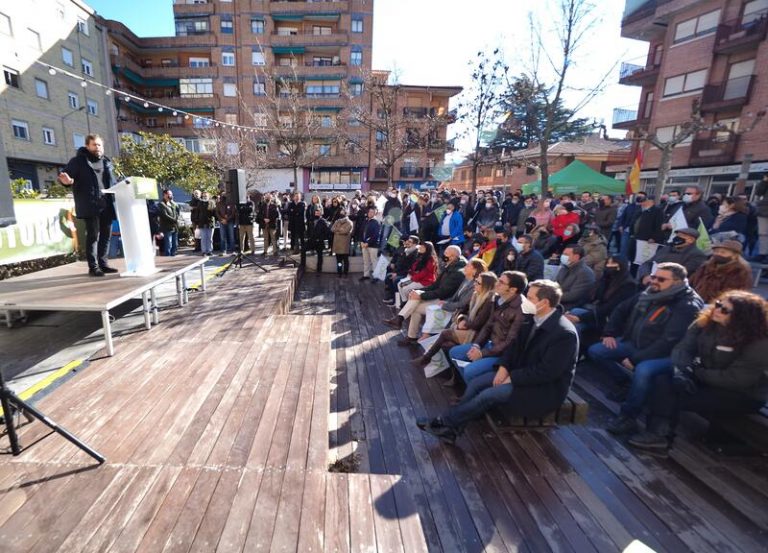 Espinosa de los Monteros afea al PP por llevar la «chapita de la Agenda 2030»