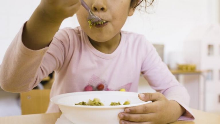 Educo pide un que el comedor escolar llegue a todos los niños en situación de pobreza