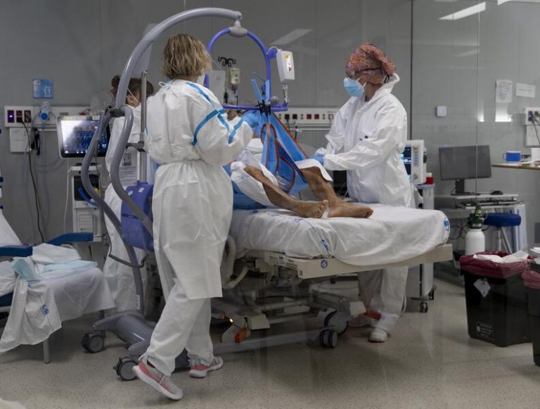 Cantabria suma dos fallecidos por Covid y 22 hospitalizados