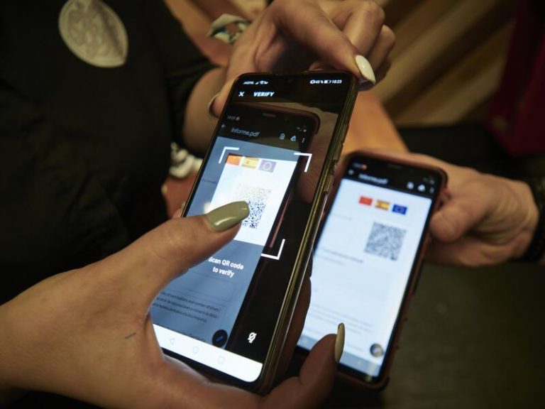 El director balear cesado dice que el pasaporte COVID «tiene reminiscencias nazis»