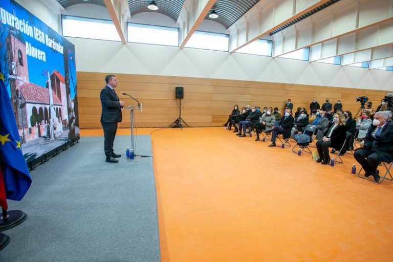 Page reivindica a Almudena Grandes y apela al maridaje «educación-prensa»