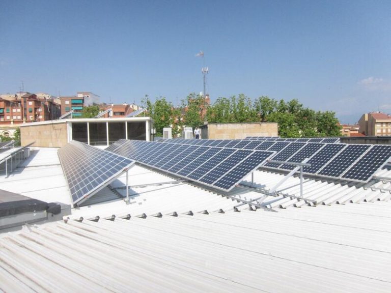 El autoconsumo casi duplica la potencia instalada en 2021, con 1.151 MW