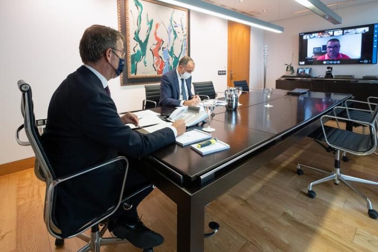 Feijóo ve «una garantía» el certificado covid y se abre a reducir cuarentenas si es «una decisión clínica»