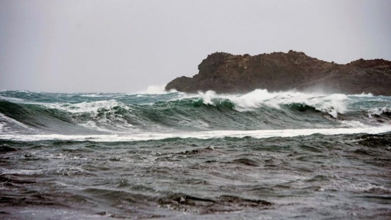 Andalucía, Ceuta y Melilla tendrán temporal de viento y olas de hasta 4 metros